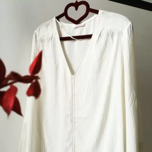 شومیز سفید راهراه طلایی